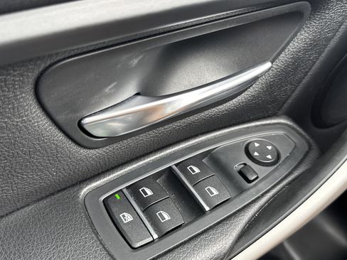 Used 2017 BMW 320i Sedan RWD image 23