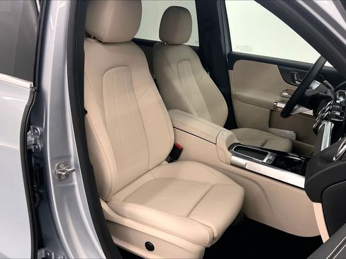 Used 2024 Mercedes-Benz EQB 300 4MATIC image 9