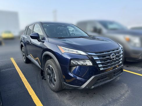 Used 2025 Nissan Rogue SV AWD/4WD image 2