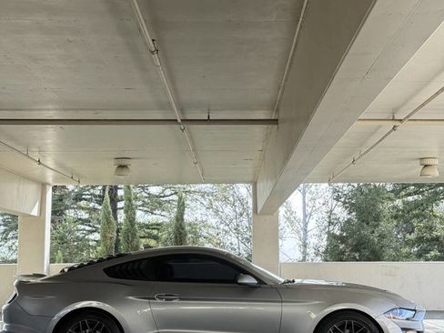 Used 2021 Ford Mustang Coupe image 5