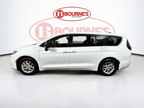 Used 2026 Chrysler Pacifica Select FWD image 6
