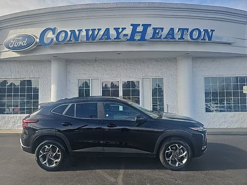 Used 2025 Chevrolet Trax LT w/ LT Convenience Package image 1