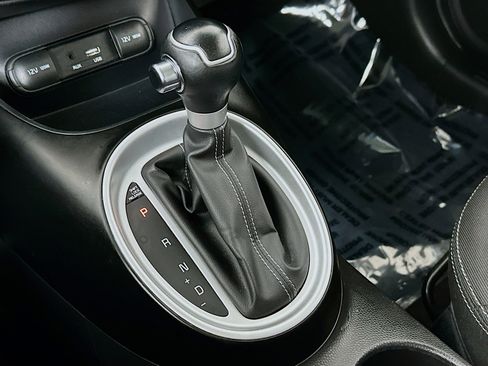 Used 2019 Kia Soul + image 16