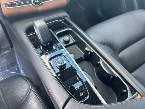 Certified 2023 Volvo XC90 B6 Plus image 24