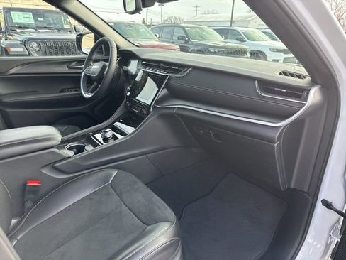 Used 2024 Jeep Grand Cherokee Altitude image 29