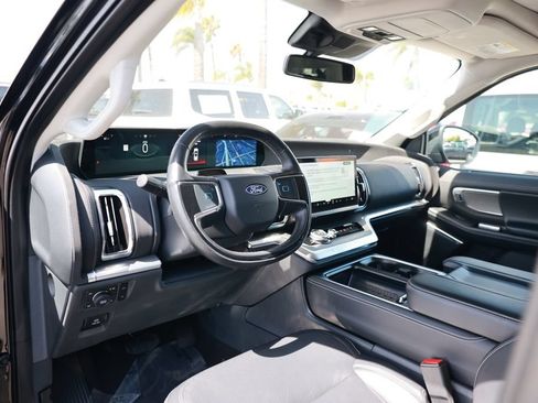 Used 2025 Ford Expedition Max Platinum AWD/4WD image 16