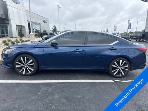 Used 2020 Nissan Altima 2.5 SR w/ Premium Package FWD image 2