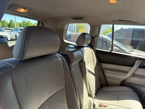 Used 2013 Toyota Highlander SE AWD/4WD image 11