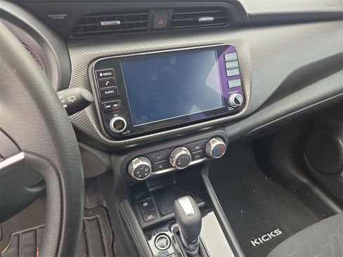 Used 2024 Nissan Kicks SV image 9