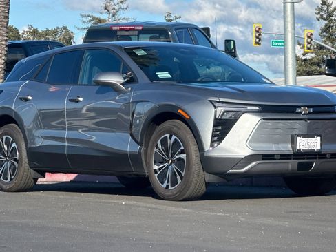 Used 2026 Chevrolet Blazer EV LT FWD image 2