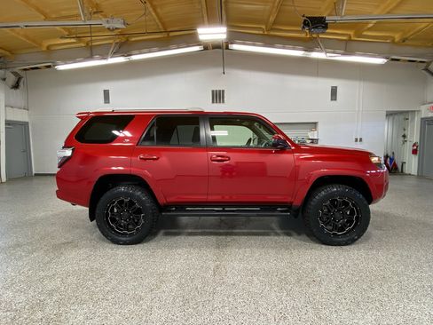 Used 2017 Toyota 4Runner SR5 image 5