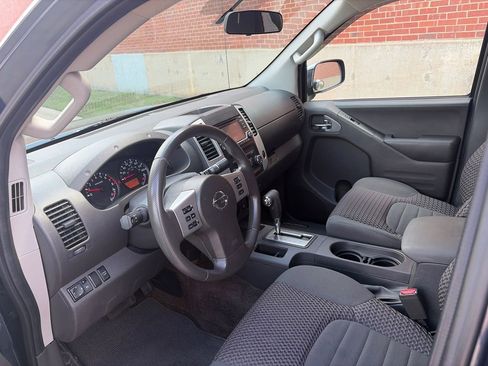 Used 2015 Nissan Frontier SV RWD image 6