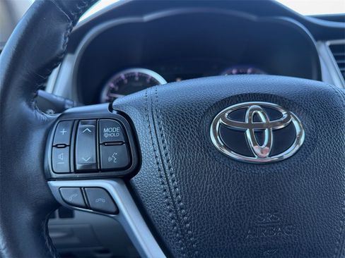 Used 2019 Toyota Highlander XLE image 25