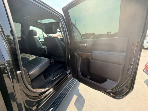 Used 2022 GMC Sierra 2500 Denali w/ Denali Black Diamond Edition AWD/4WD image 24