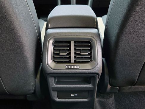 Used 2025 Volkswagen Taos SEL AWD/4WD image 58
