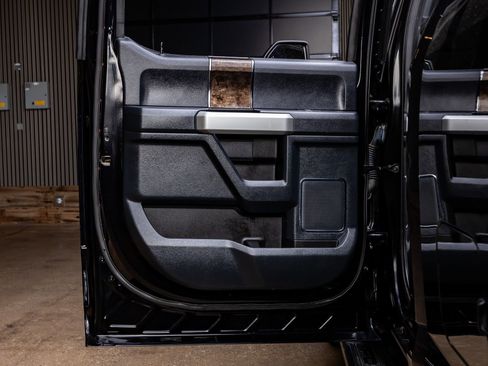 Used 2022 Ford F250 Lariat w/ Black Appearance Package image 35