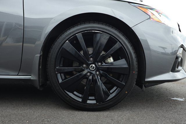 Used 2022 Nissan Altima 2.5 SR w/ Midnight Edition Package FWD image 5