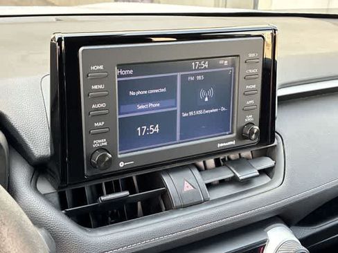 Used 2021 Toyota RAV4 LE FWD image 28