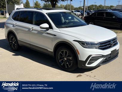 Used 2024 Volkswagen Tiguan SE w/ Panoramic Sunroof Package