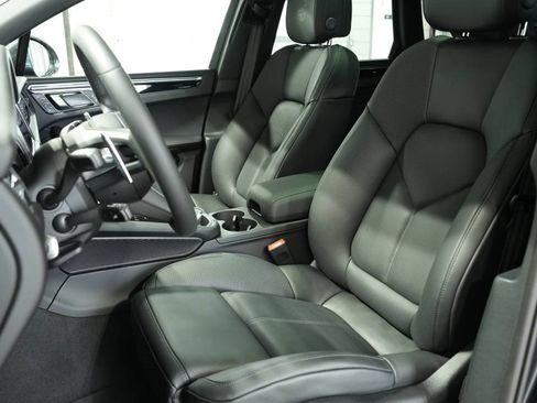 Used 2025 Porsche Macan image 5