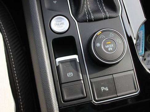 Used 2022 Volkswagen Atlas Cross Sport SEL image 10