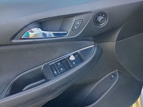 Used 2017 Chevrolet Cruze LS FWD image 12