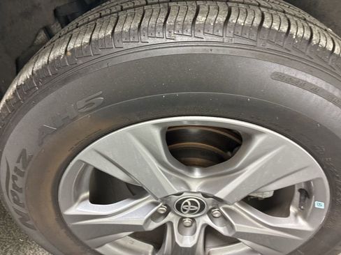 Used 2022 Toyota RAV4 XLE image 22