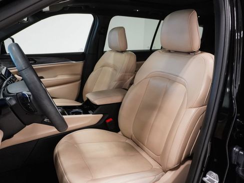 Used 2023 Jeep Grand Cherokee L Limited image 10