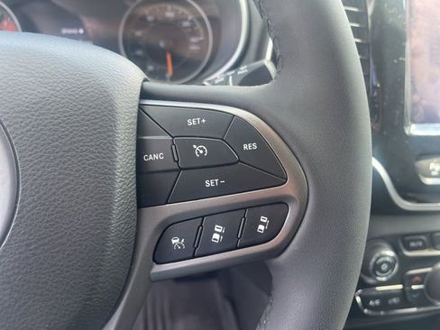 Certified 2022 Jeep Cherokee Limited w/ Elite Package image 24