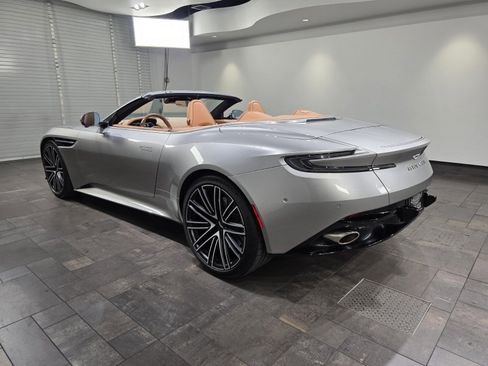 Used 2025 Aston Martin DB12 Convertible image 2