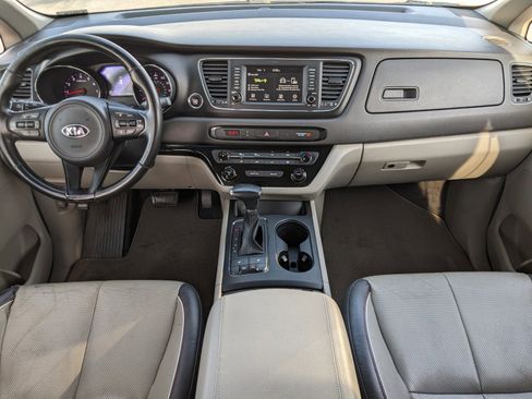 Certified 2018 Kia Sedona LX w/ LX Essentials Premium Package image 11