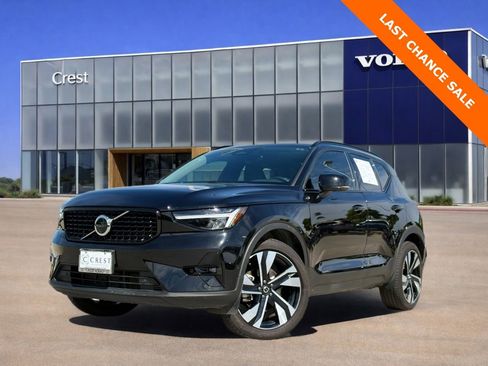 Certified 2025 Volvo XC40 B5 Plus AWD/4WD image 1
