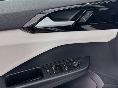 Used 2025 Volkswagen Taos S image 15