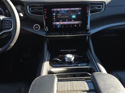 Used 2024 Jeep Wagoneer L Series II w/ Flexible Seating Group image 26