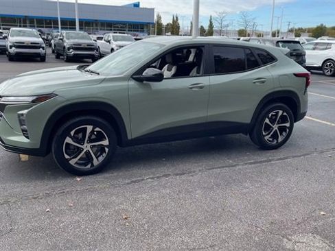 Used 2024 Chevrolet Trax RS image 4