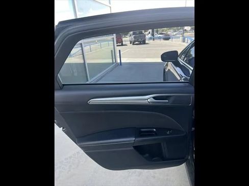 Used 2017 Ford Fusion SE w/ Fusion SE Technology Package FWD image 16