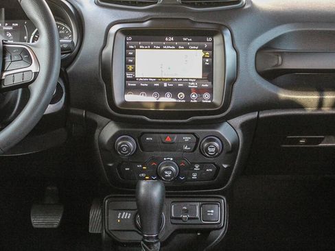 Used 2023 Jeep Renegade Latitude AWD/4WD image 3