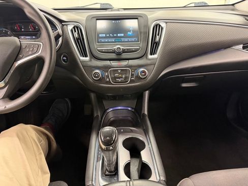 Used 2018 Chevrolet Malibu LT FWD image 23