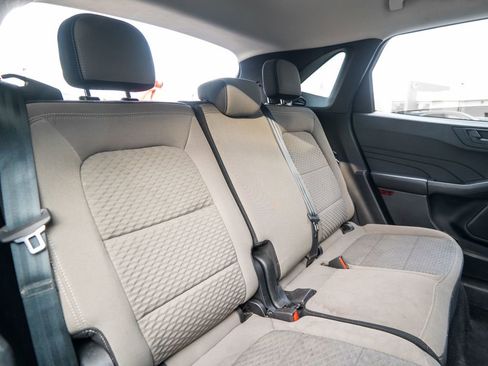 Used 2022 Ford Escape SE image 30