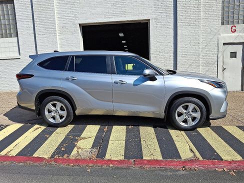 Certified 2024 Toyota Highlander LE image 7