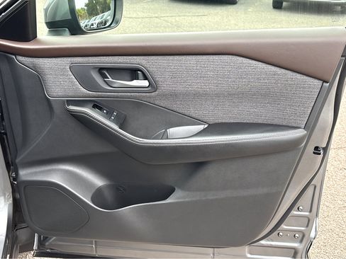 Used 2022 Nissan Rogue SV image 12