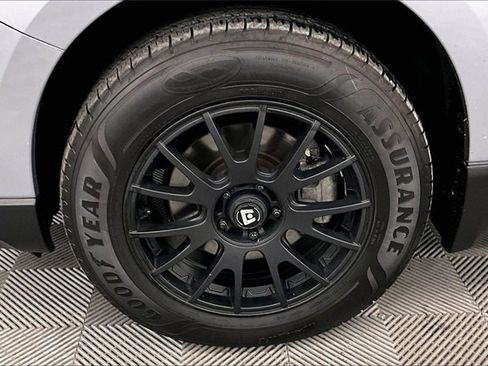 Used 2017 Subaru Outback 3.6R Limited w/ Popular Package #5 image 9