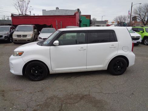 Used 2012 Scion xB 5-Door Wagon 5-Spd MT image 3