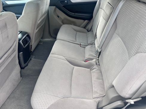 Used 2005 Toyota 4Runner SR5 AWD/4WD image 7
