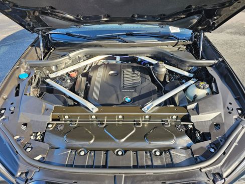 Used 2021 BMW X6 xDrive40i w/ M Sport Package image 9