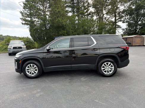 Used 2022 Chevrolet Traverse LS FWD image 8