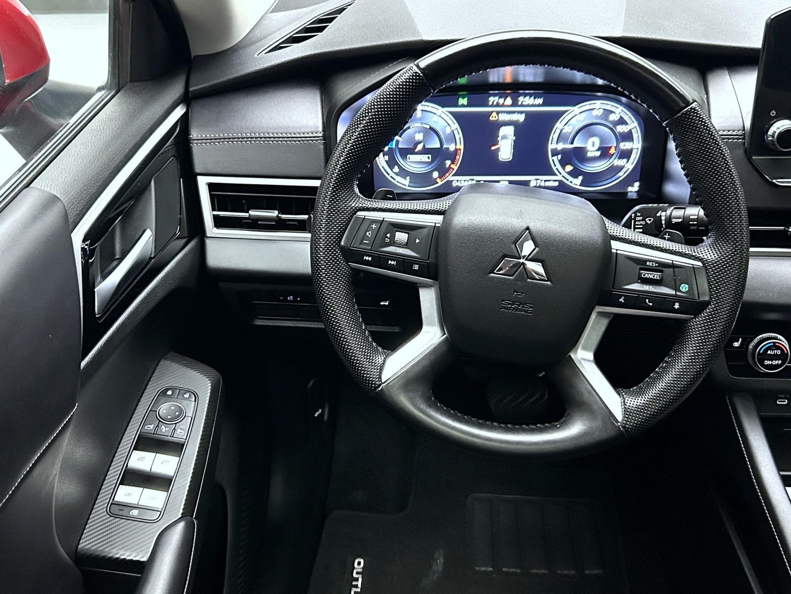Used 2023 Mitsubishi Outlander SE AWD/4WD image 12