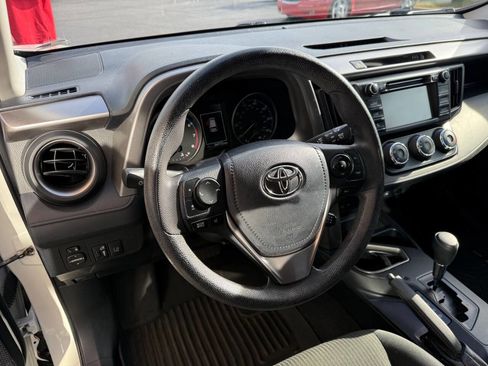 Used 2018 Toyota RAV4 LE image 6