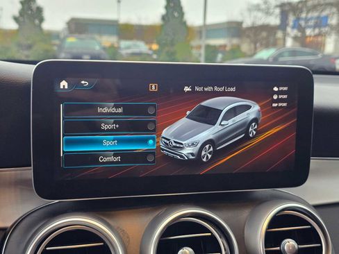 Used 2021 Mercedes-Benz GLC 300 GLC 300 image 32