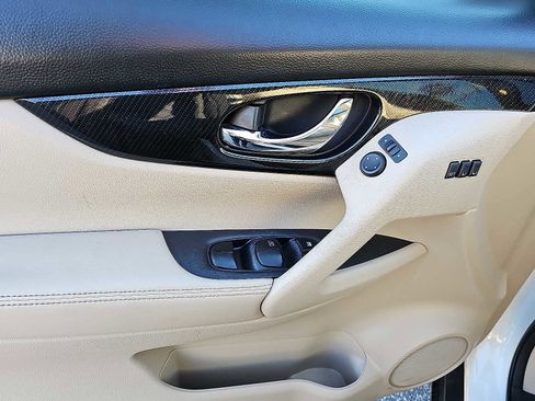 Used 2019 Nissan Rogue SL w/ Premium Package image 12